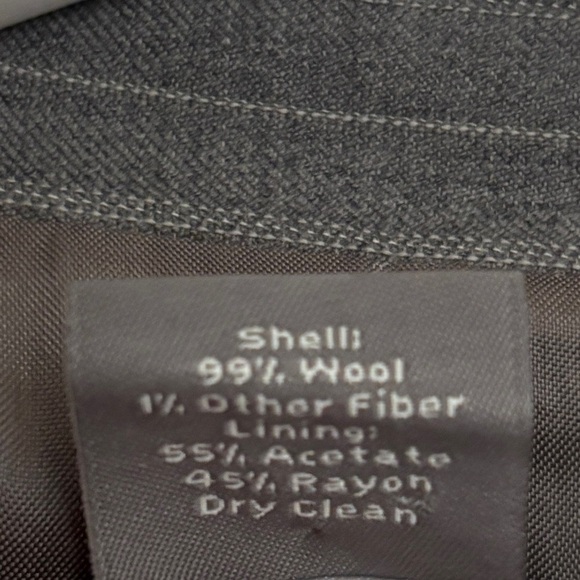 Ann Taylor 99% Wool Blazer, Lined Suit Jacket in Gray Pinstripe Size 4 Petite - Picture 6 of 10